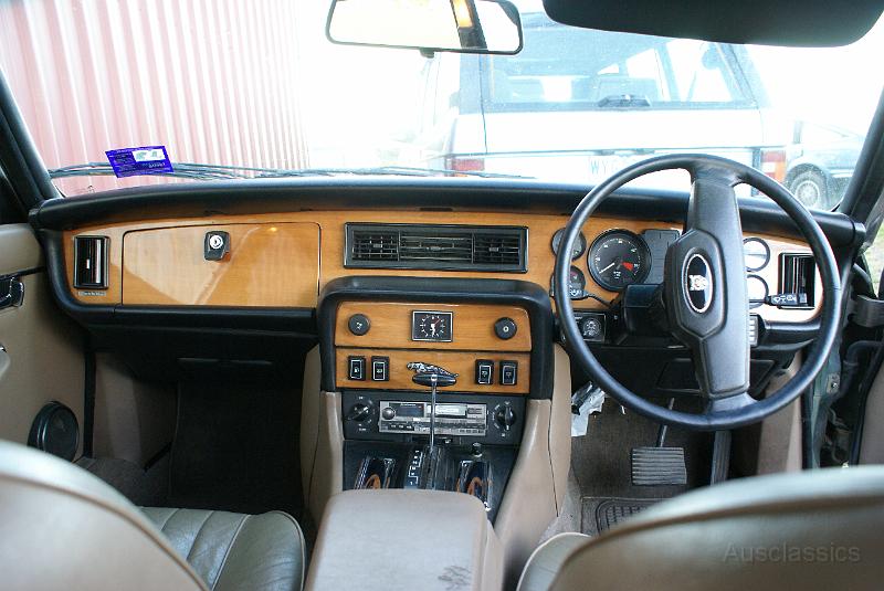 XJ6 SII Perfect Timber Dash.JPG